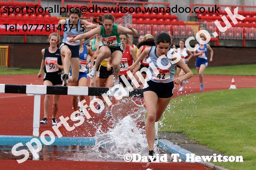 Inter girls 1500 metres steeplechase, English Schools Track and Field. Photo: David T. Hewitson/Sports for All Pics